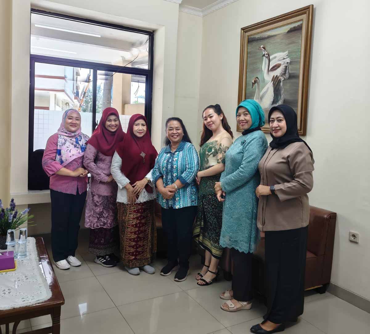 MEMPERINGATI HARI KARTINI